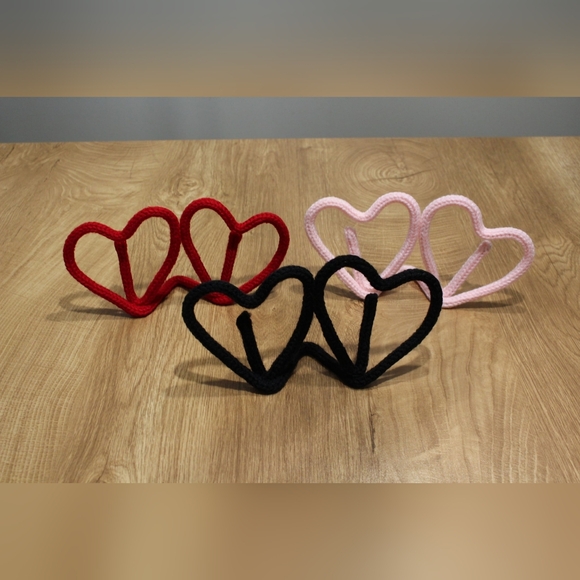 Handmade Knit Heart-Shaped Photo Holder - Picture 5 of 5